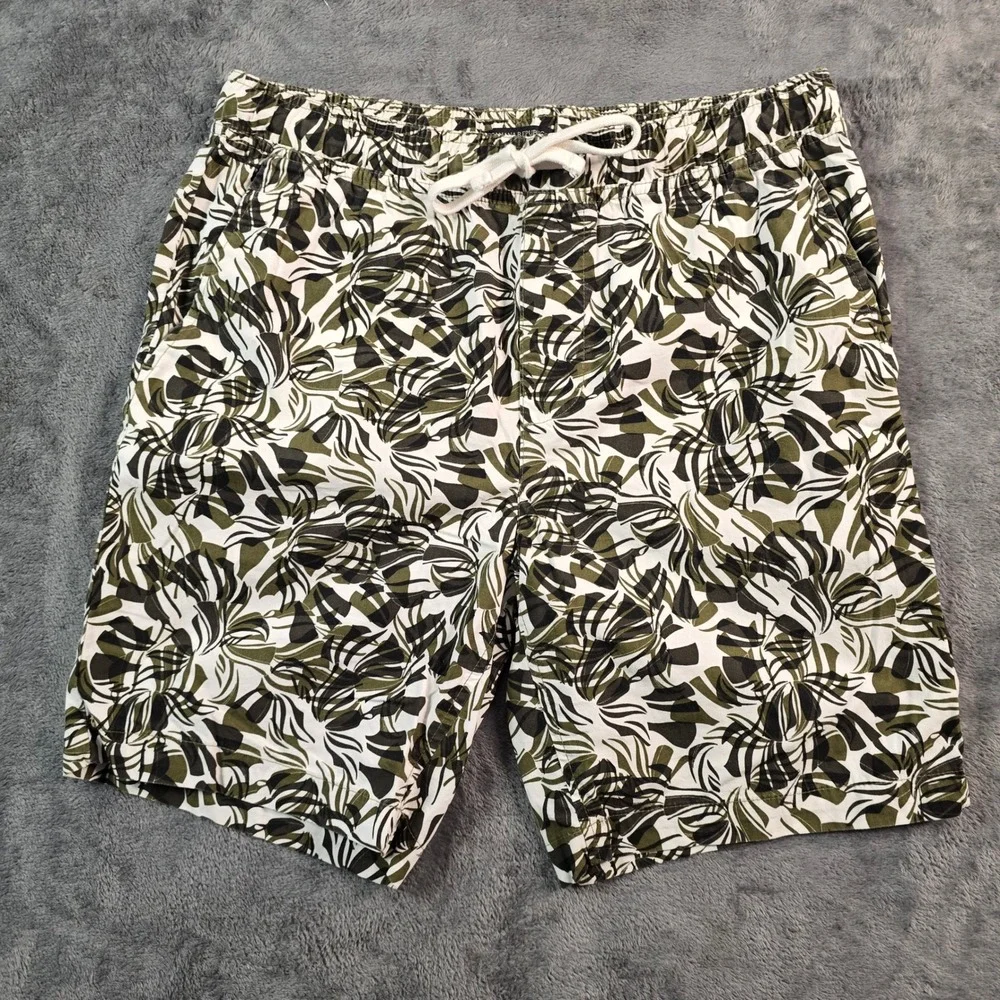 Banana Republic Deck Shorts Men's 34 Olive Shapes Tropical Print Organic Cotton
